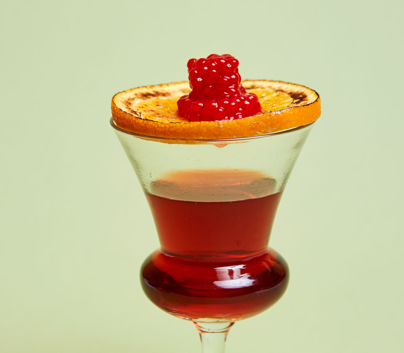 Cocktail with 3D printed raspberry garnish